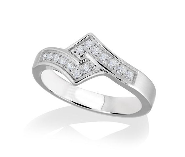 BAGUE EN ACIER CROISÉE SERTIE DE CUBIQUES ZIRCONIAS